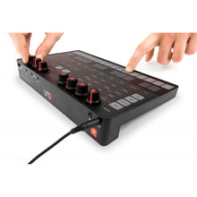IK Multimedia UNO Synth